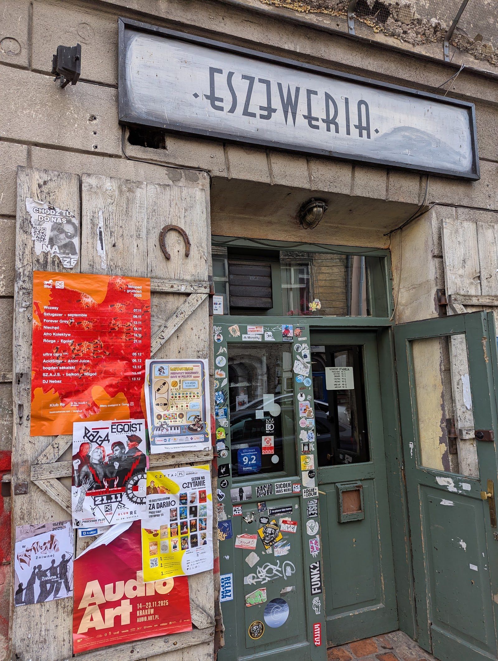 Eszeweria Krakow bar interior