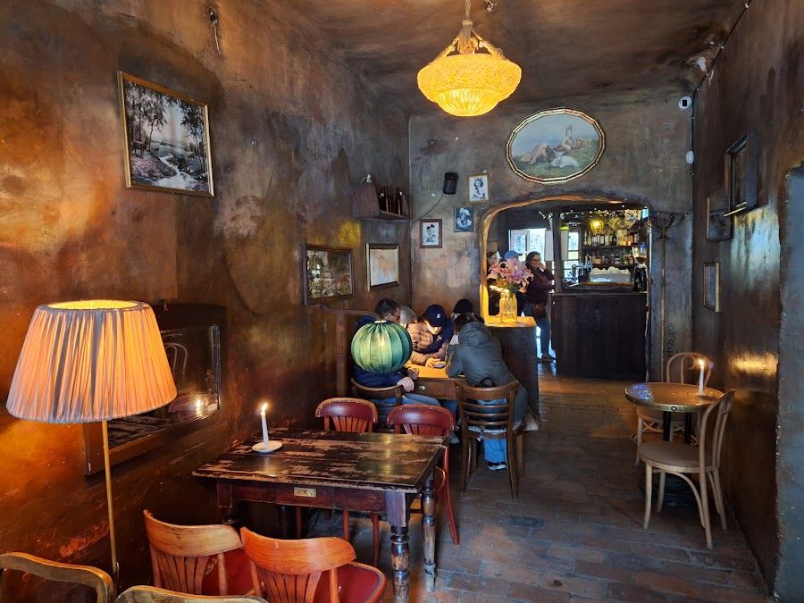Eszeweria bar service