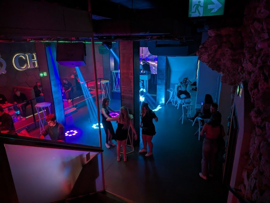 Frantic Club bar service