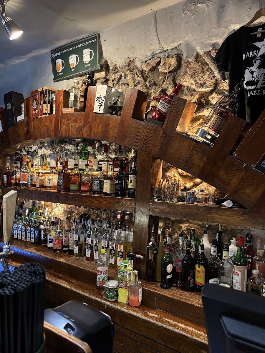 Harris Piano Jazz Bar bar service