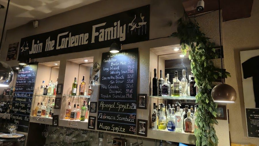 Omerta Pub bar service