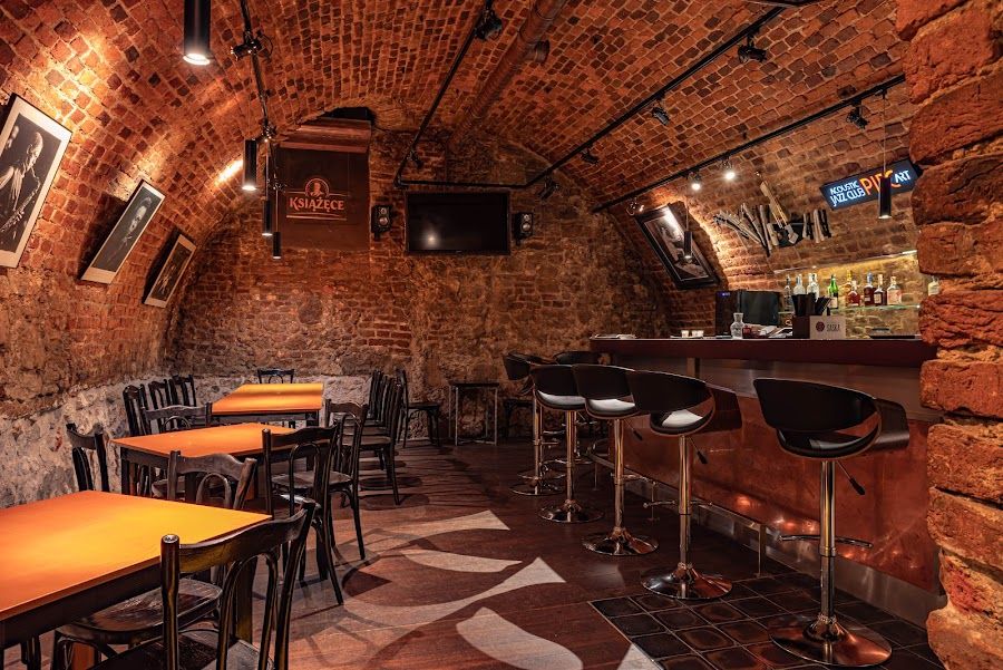 Piec Art Acoustic Jazz Club bar service