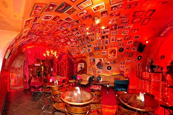 Piwnica Pod Baranami Cabaret Bar