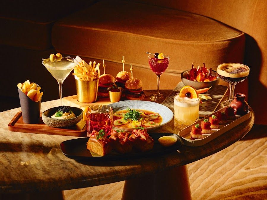 Clique Bar at Cosmopolitan Strip atmosphere