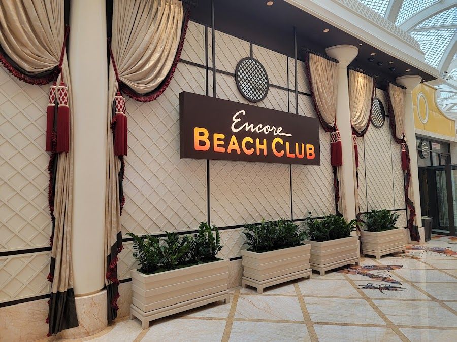 Encore Beach Club bar service