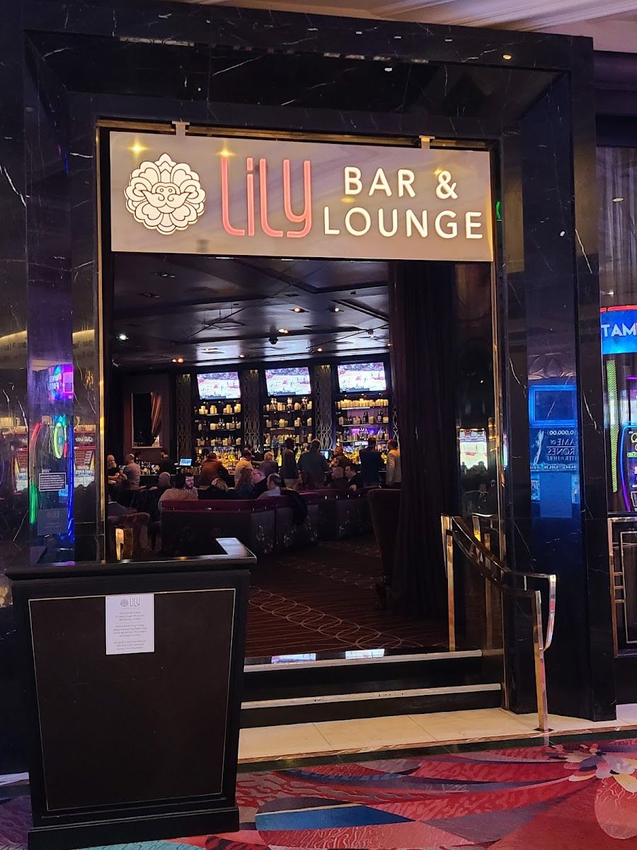Lily Bar & Lounge Strip atmosphere