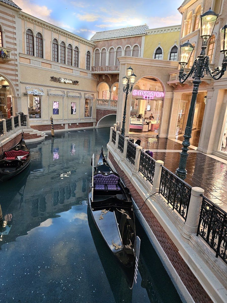Public House at Venetian cocktail at the bar