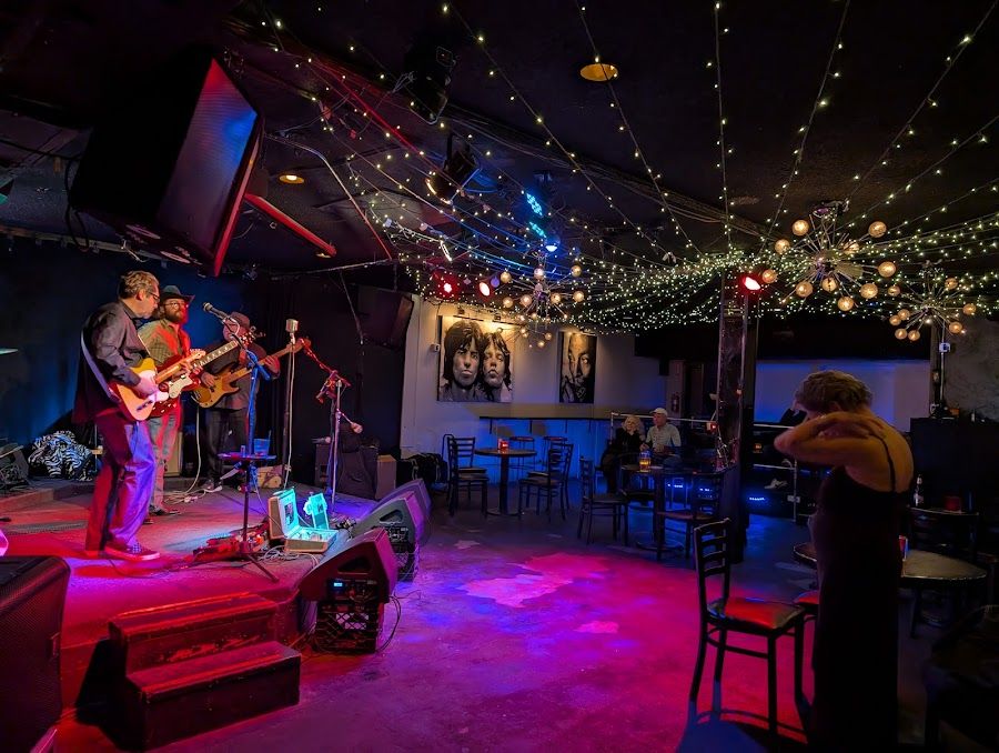 The Sand Dollar Lounge West Vegas atmosphere