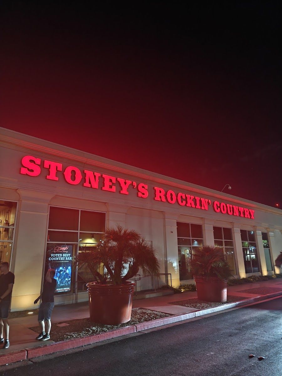 Stoney's Rockin' Country cocktail at the bar