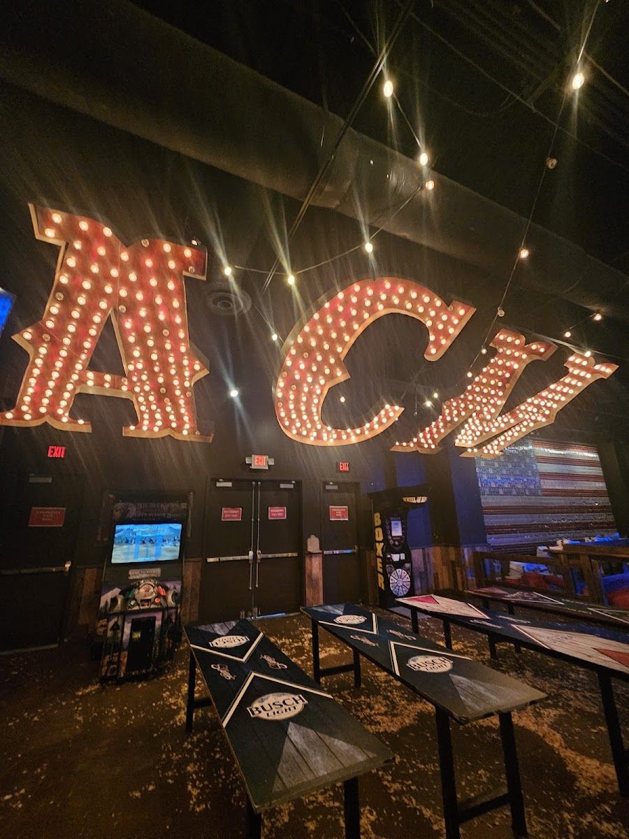 Stoney's Rockin' Country Strip atmosphere