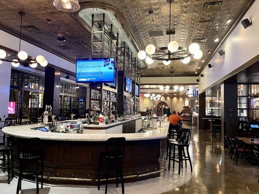 Todd English Pub Strip atmosphere