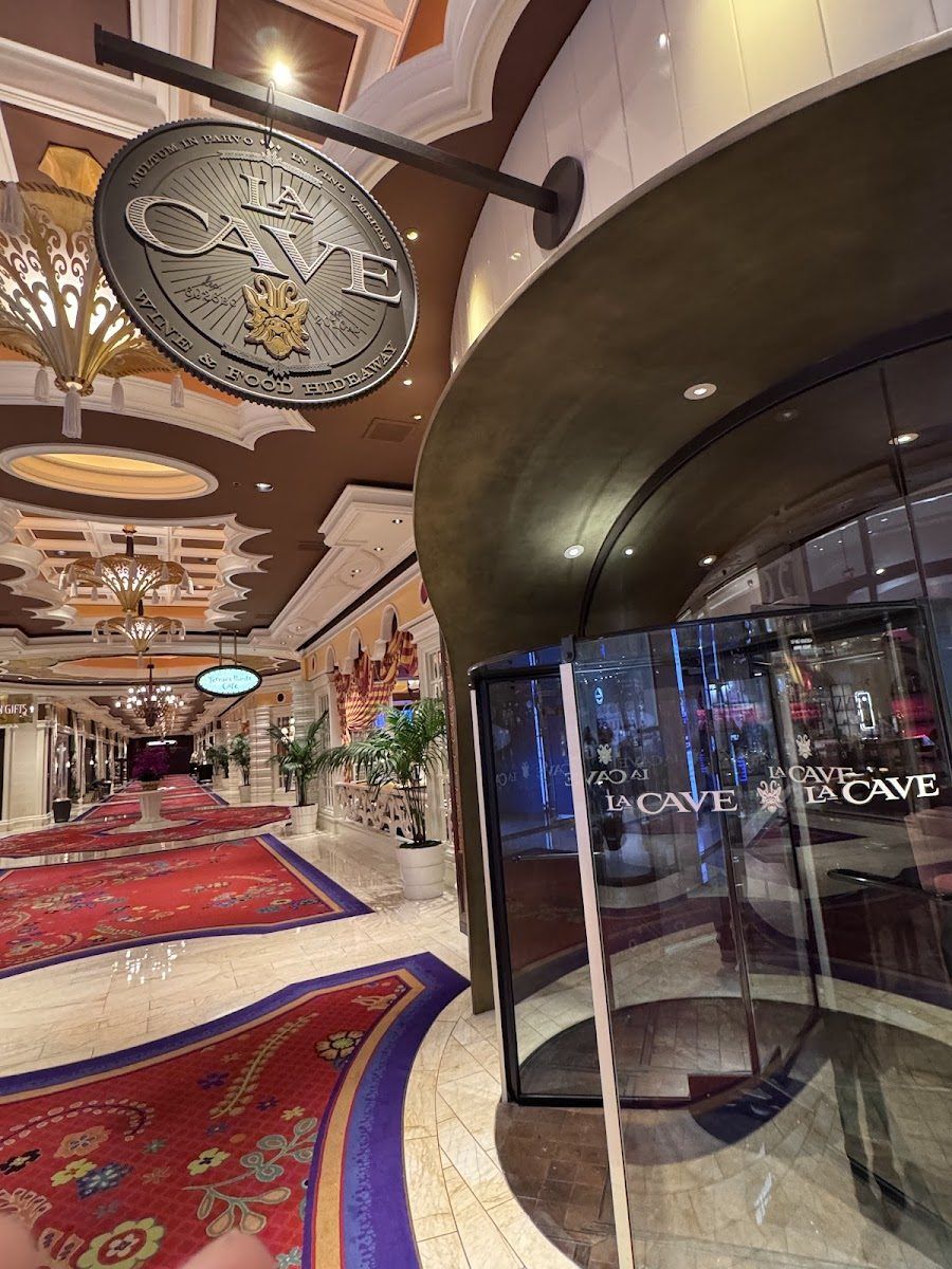 Wine'd Up at Wynn Strip atmosphere