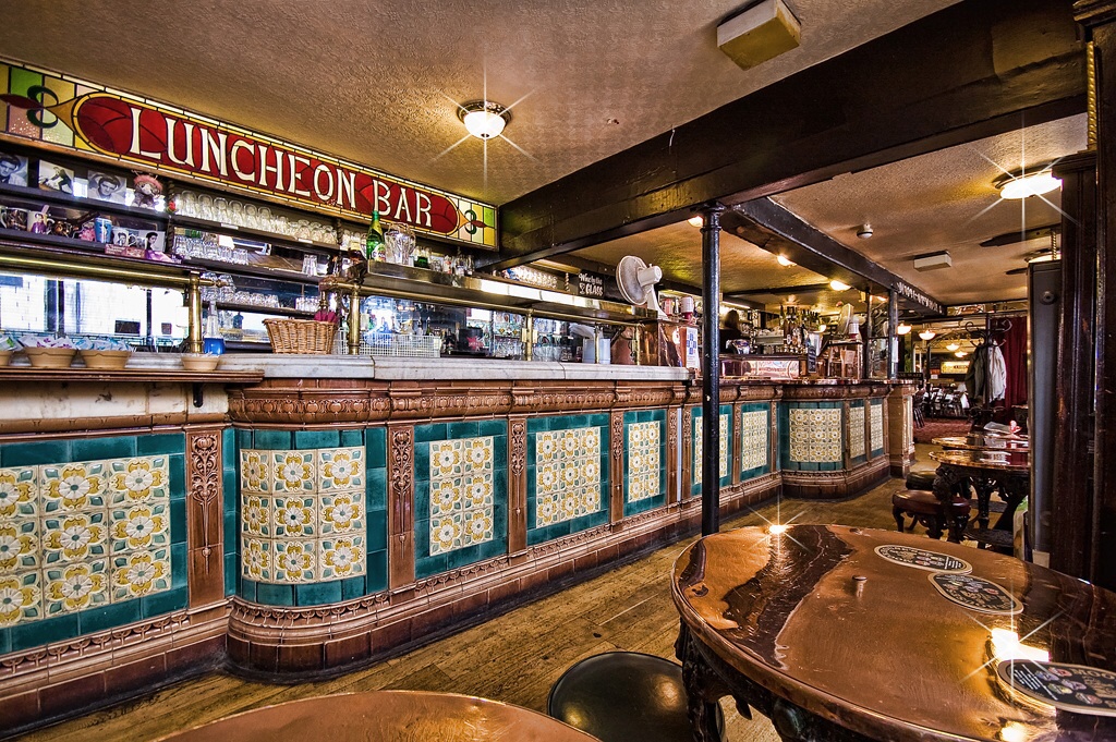 Whitelock's Ale House Leeds bar interior