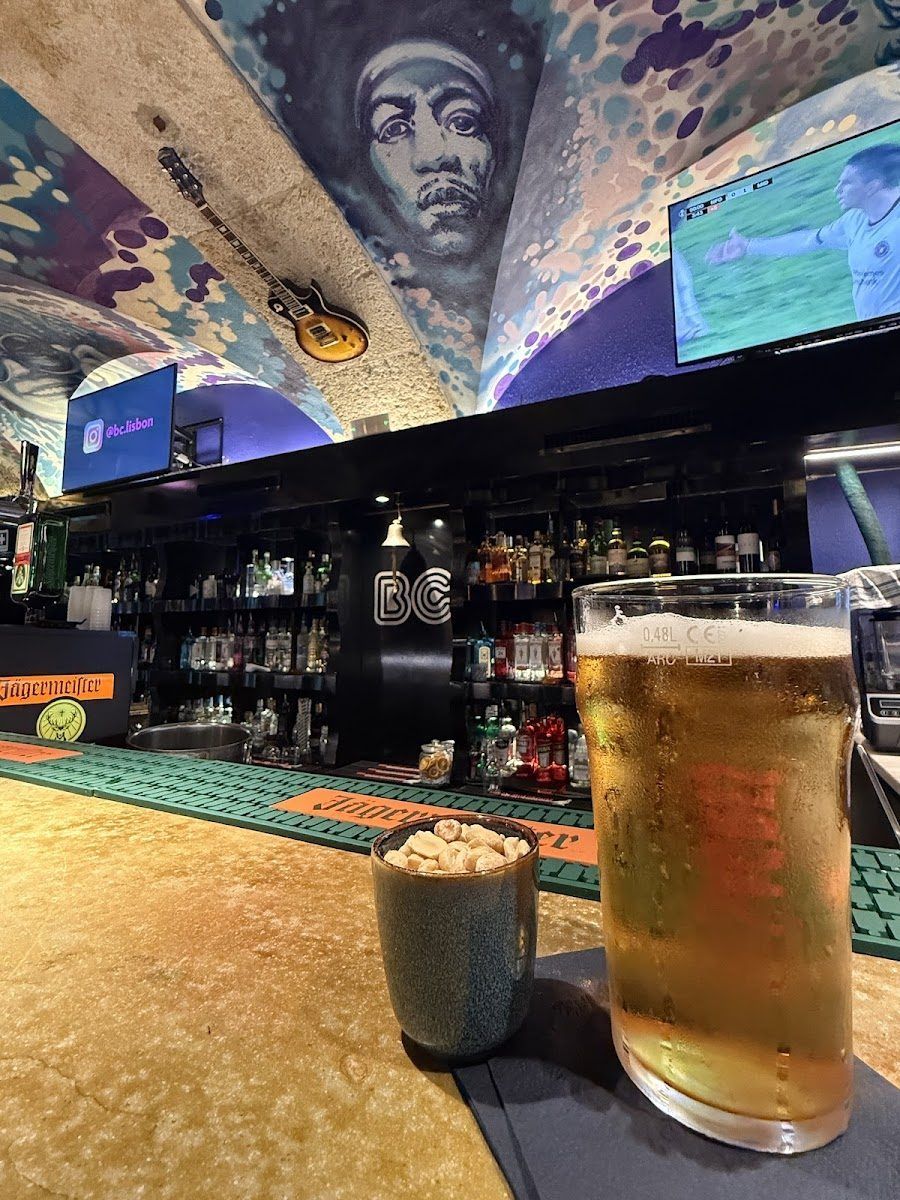 Bar do Rio Cais do Sodre atmosphere
