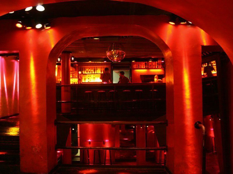 Clube Incognito bar service