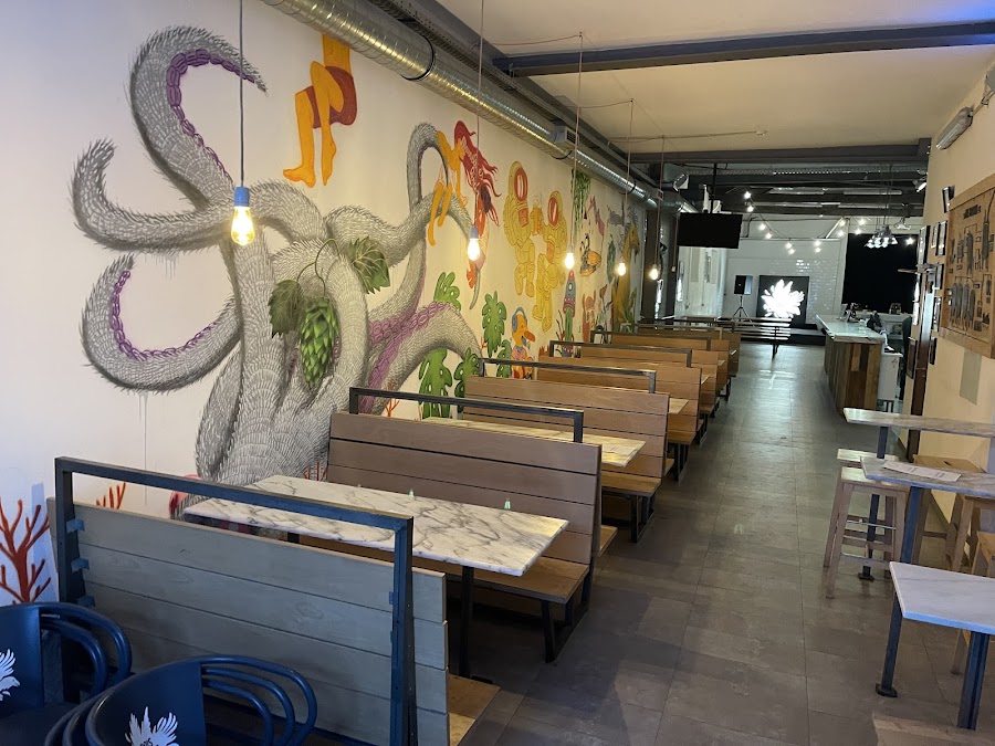 Dois Corvos Taproom, Lisbon