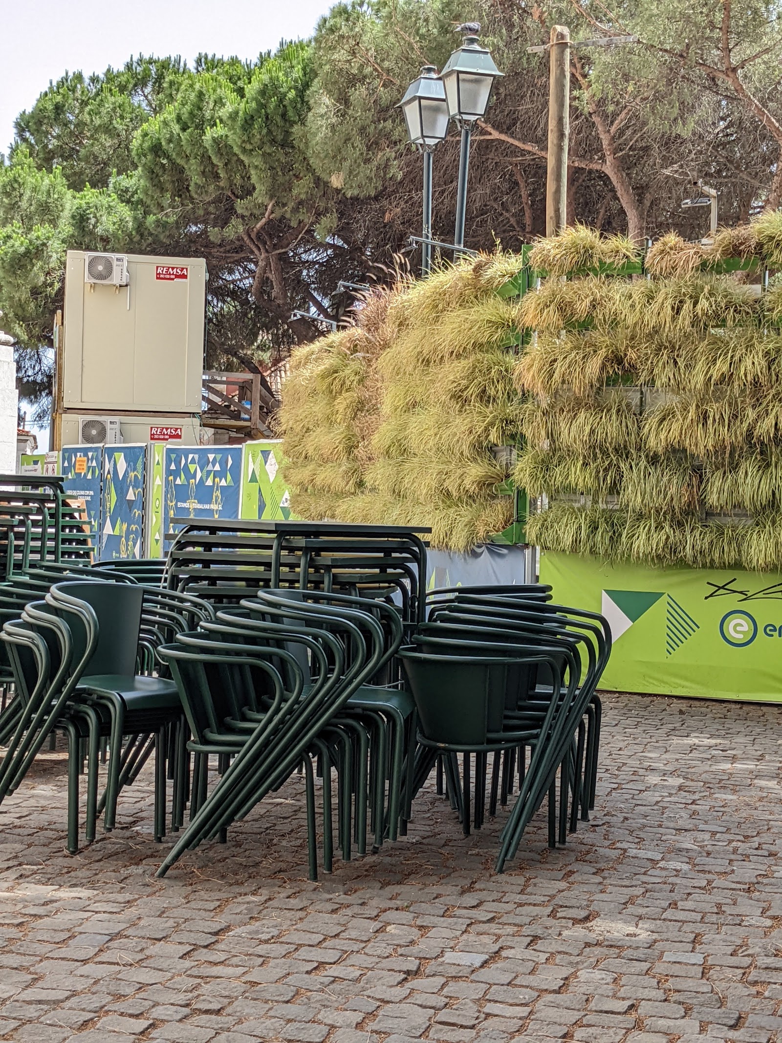 Esplanada da Graca Bar with a View in Graca, Lisbon