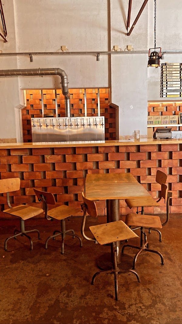 Dois Corvos Brewery Tap Room Lisbon