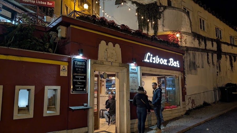 Bar Lisboa Bairro Bairro Alto atmosphere