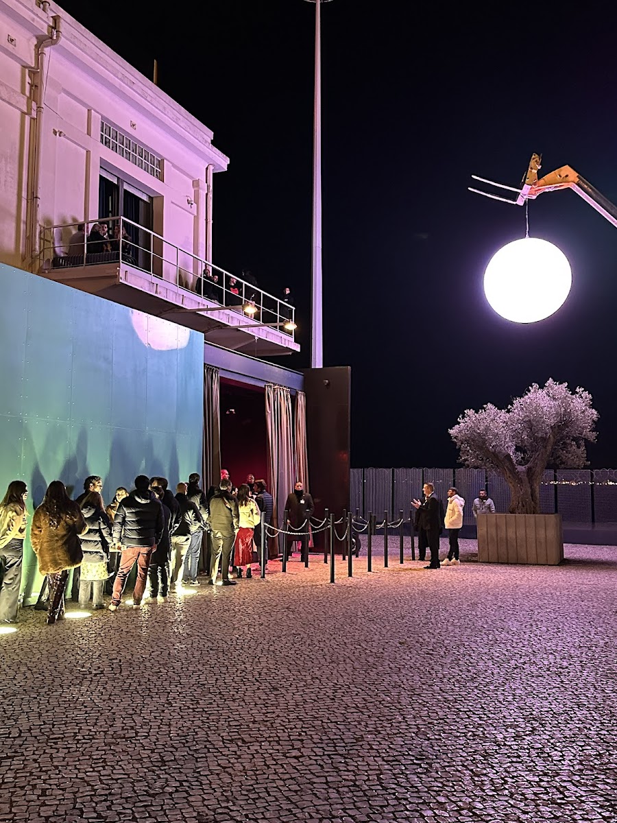 Lux Fragil, Lisbon