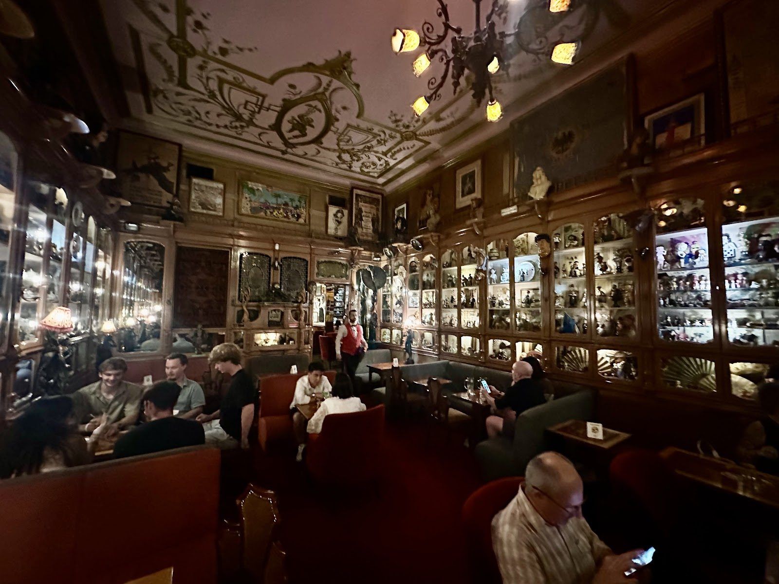 Pavilhão Chinês, Lisbon