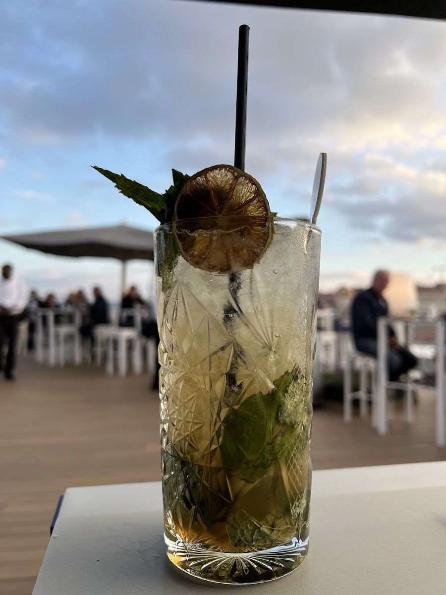 Rooftop Bar at Hotel Mundial Lisbon interior