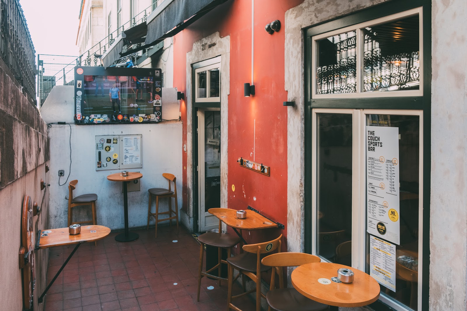 The Couch Sports Bar Lisbon bar interior