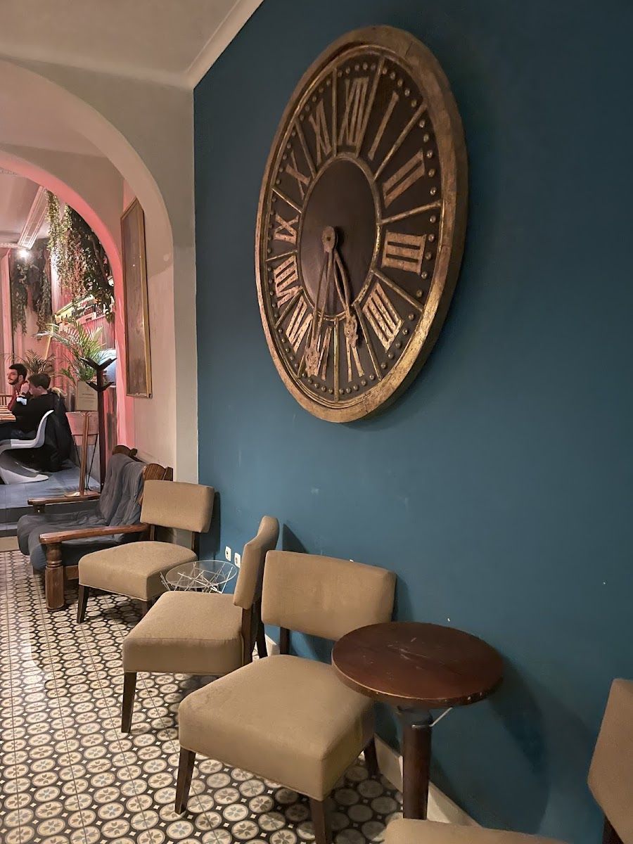 The Decadente Bar Bairro Alto atmosphere
