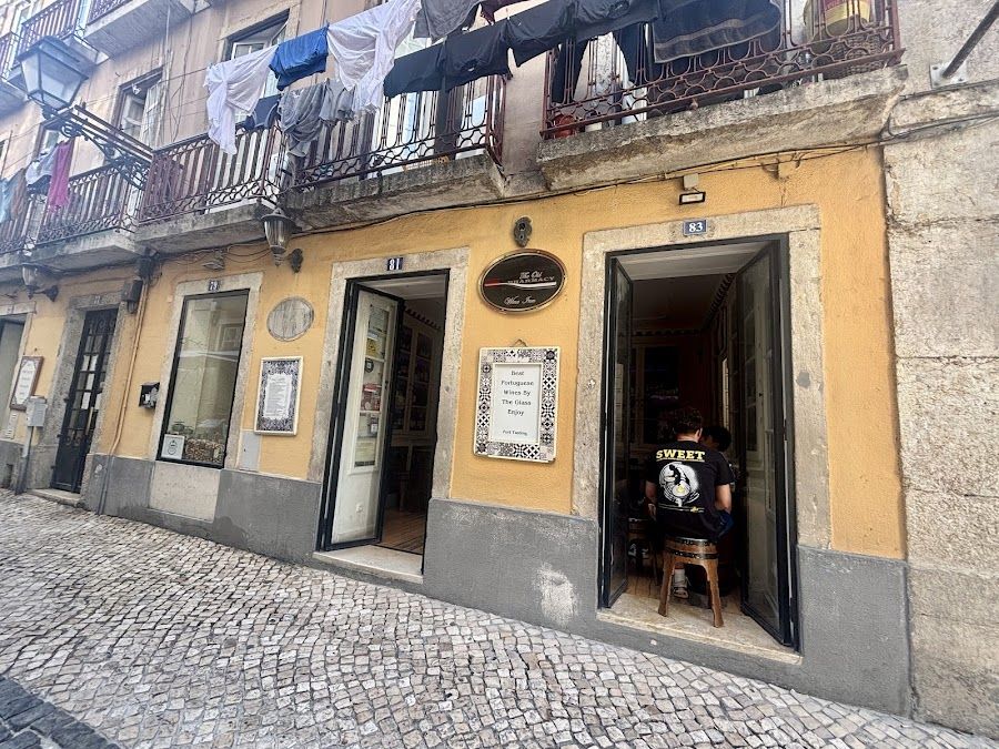 The Old Pharmacy Principe Real atmosphere