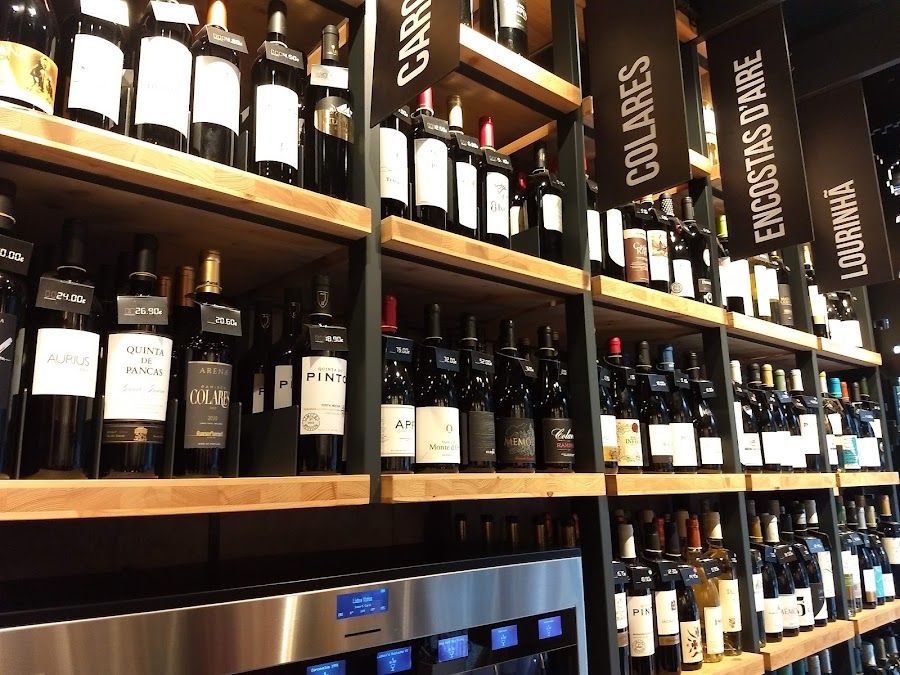 Vinhos Portugueses Cais do Sodre atmosphere