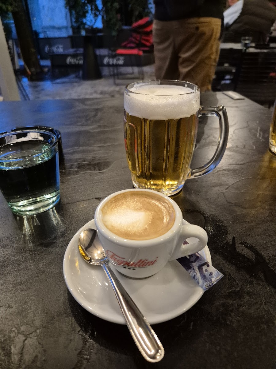 Kavarna Tromostovje, Ljubljana