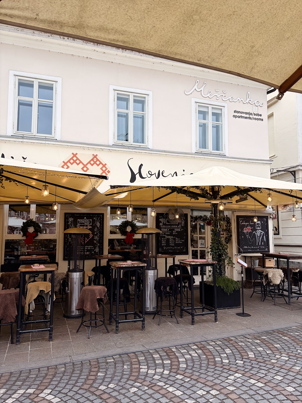 Slovenska Hisa Ljubljana bar interior
