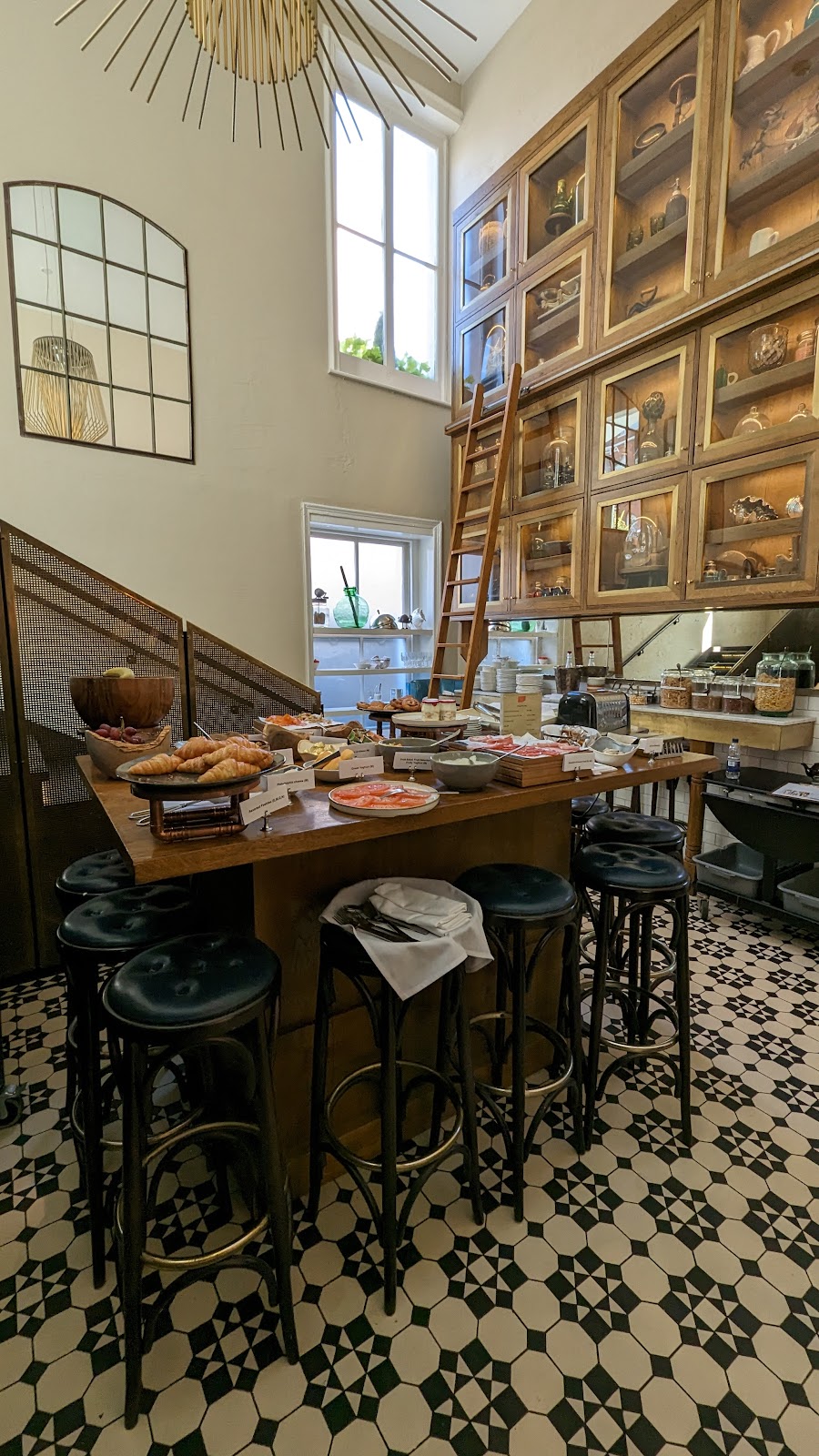 Apéro, London