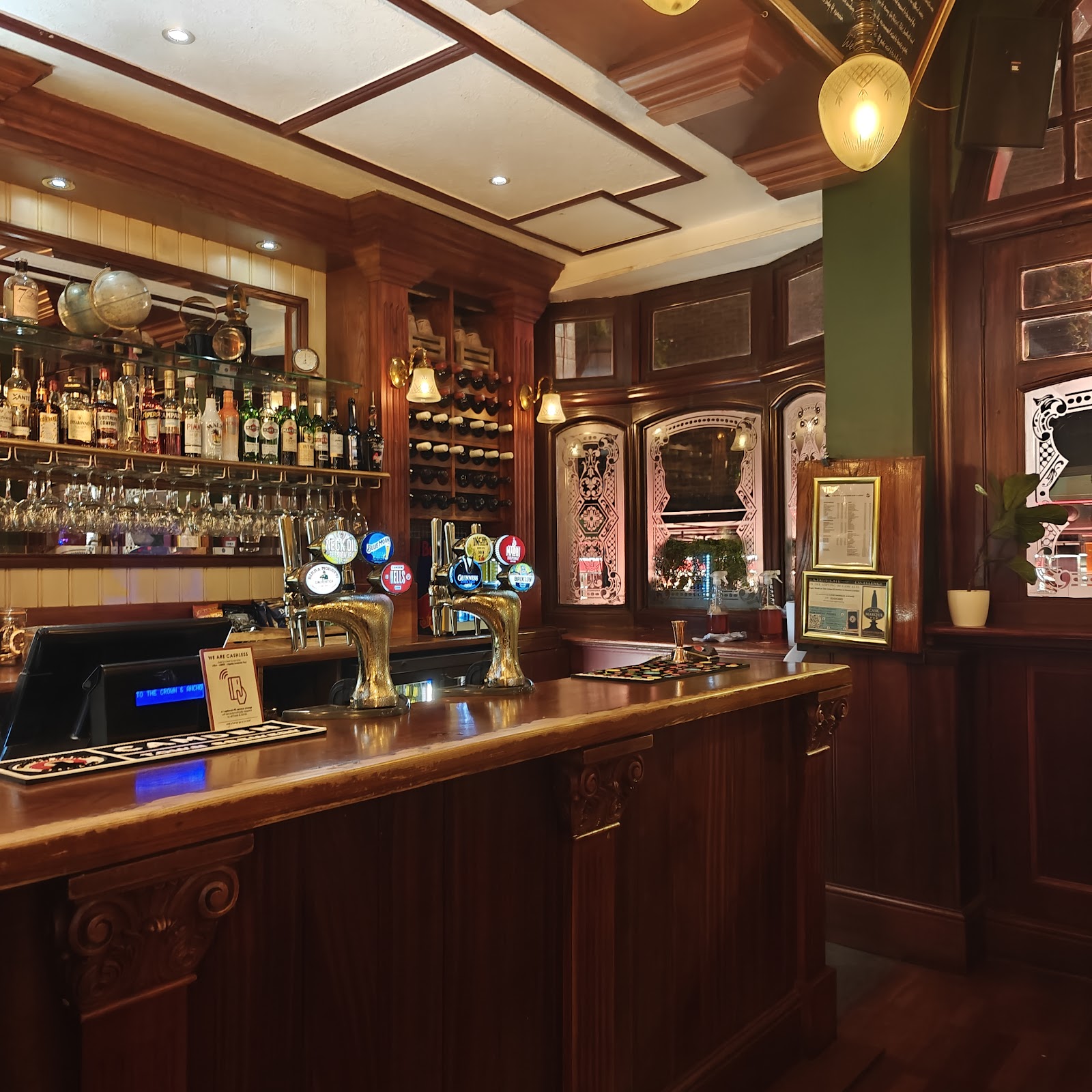 Crown & Anchor interior detail 4