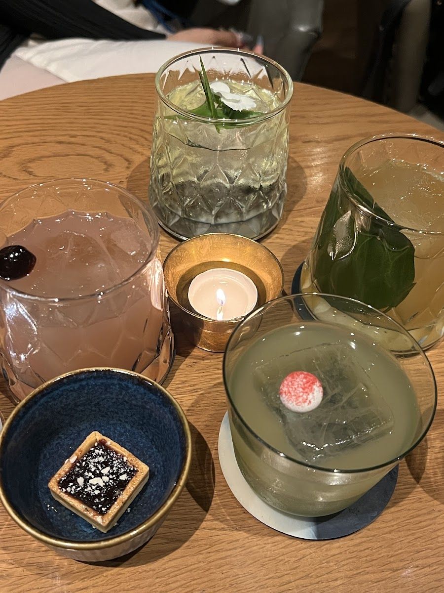 Punch Room at The London Edition bar service