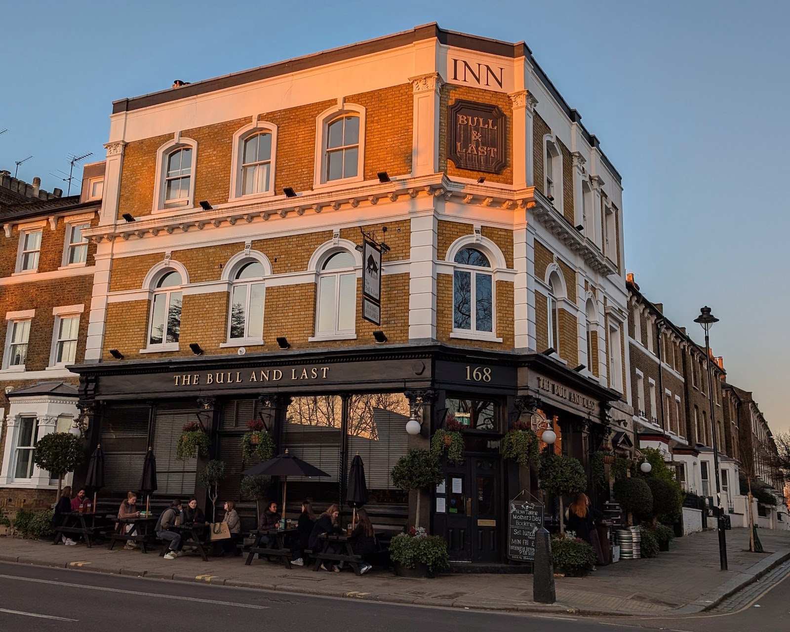 The Bull and Last interior 3