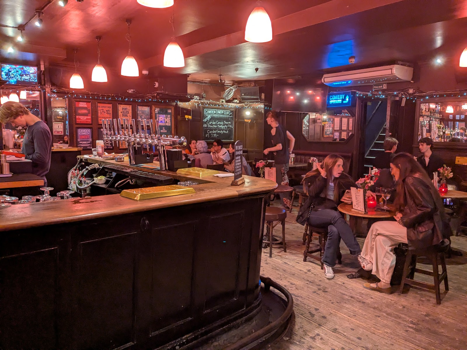 The Camden Head interior 2
