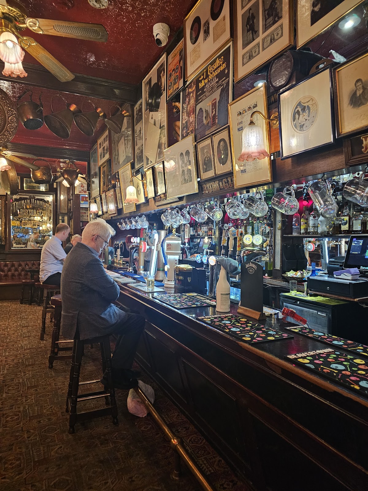The Cross Keys interior 2