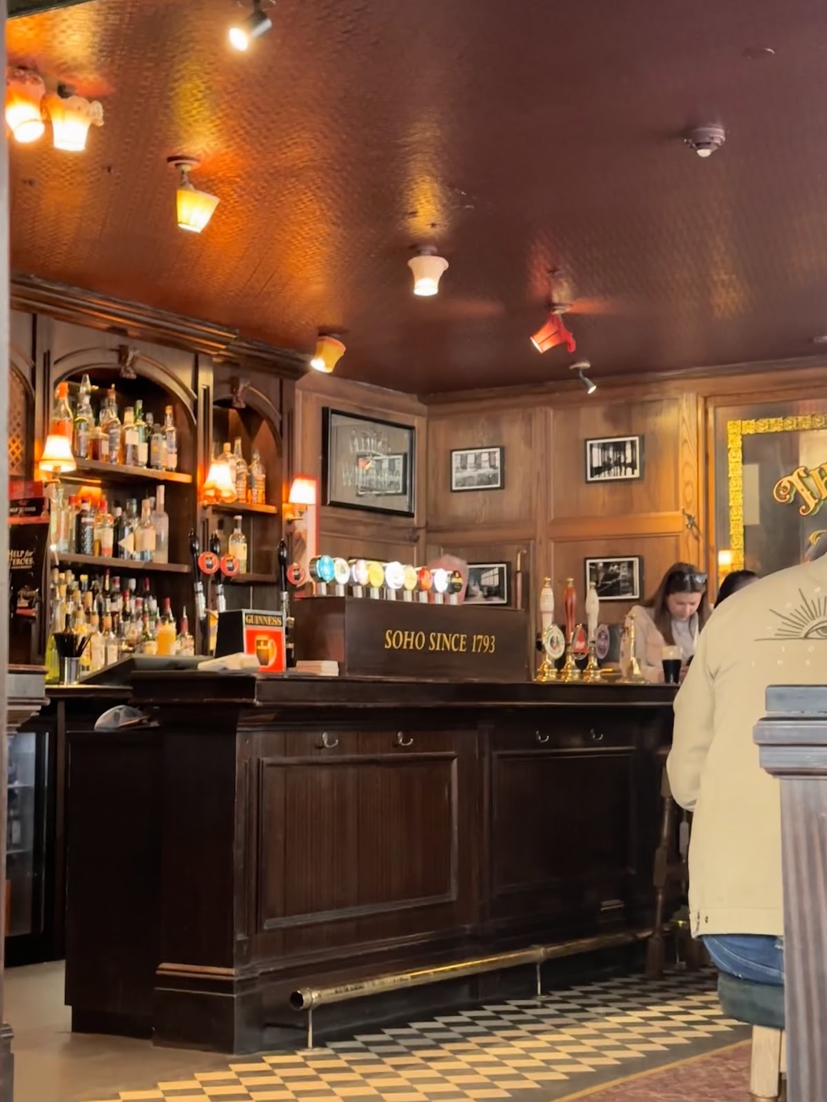 The Devonshire Arms interior 2