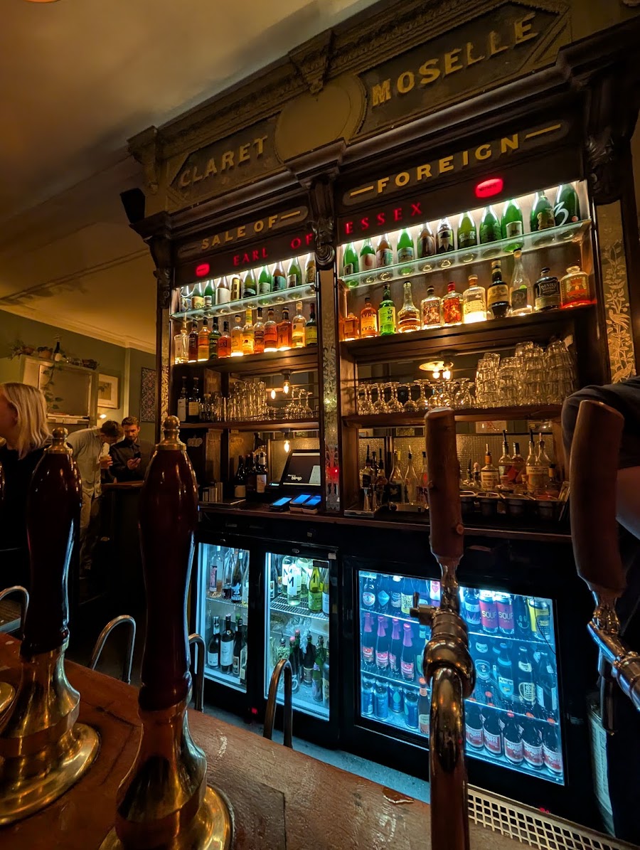 The Earl of Essex, London