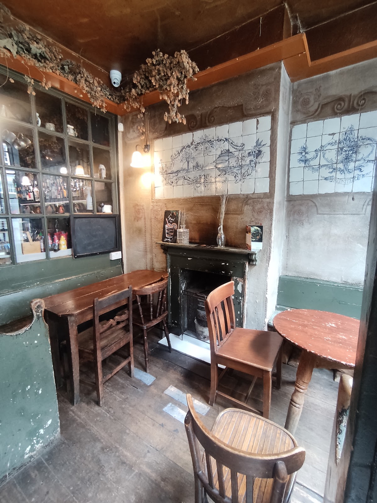 The Jerusalem Tavern interior, view 4