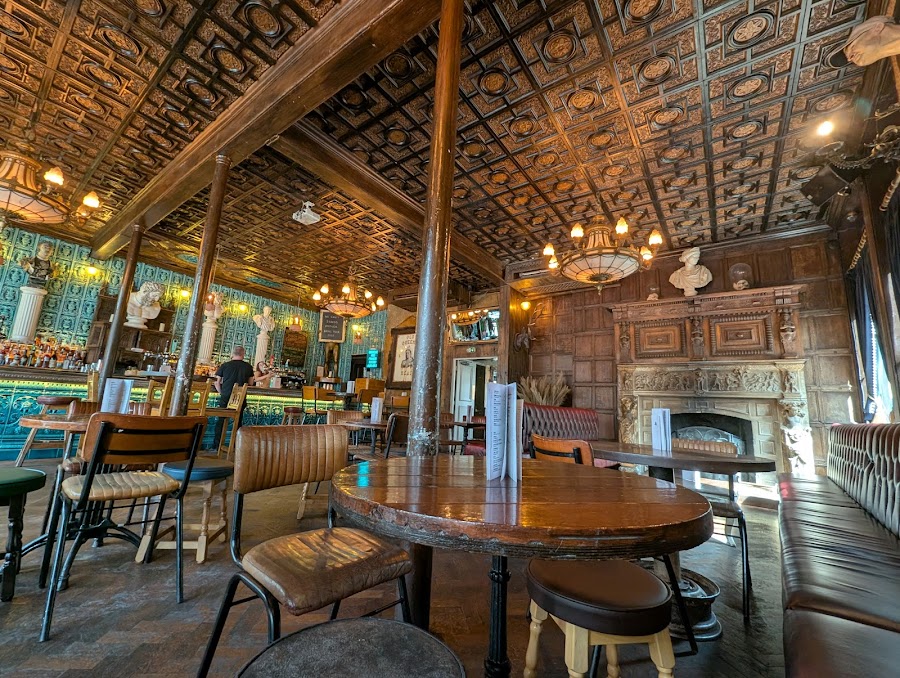The Old Queen's Head, London