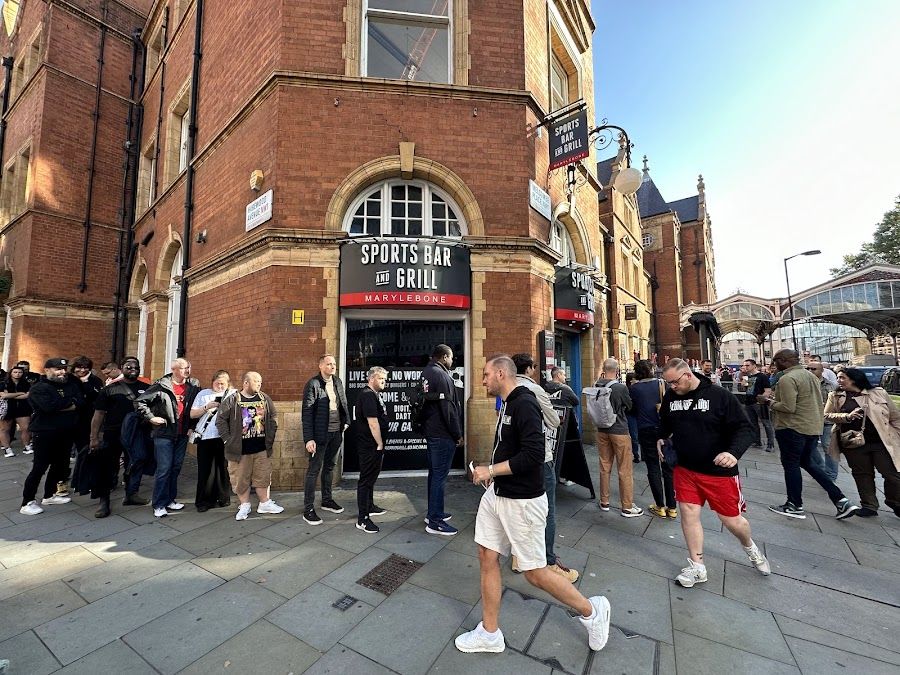 Sports Bar & Grill Marylebone bar service