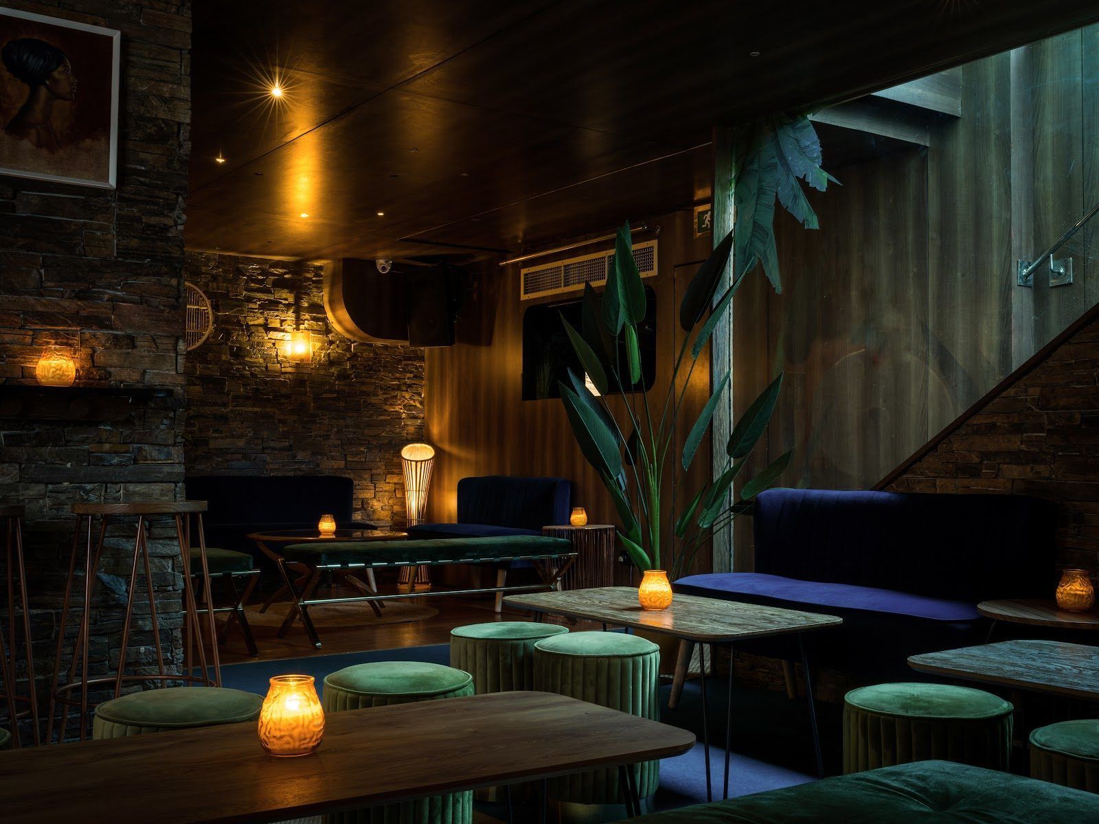 Trailer Happiness London bar interior