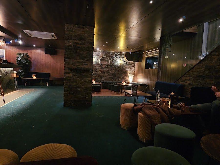 Trailer Happiness bar service