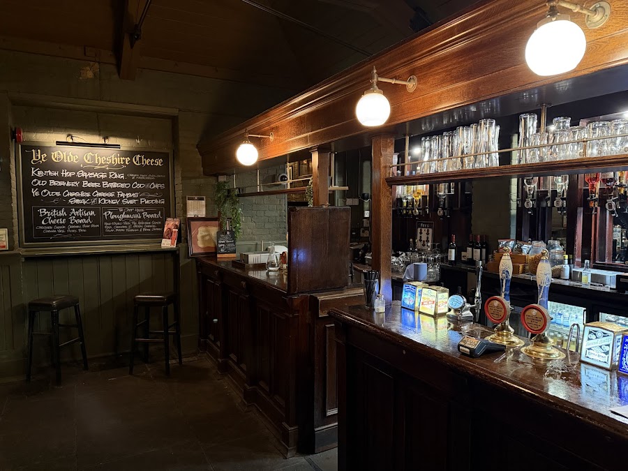 Ye Olde Cheshire Cheese, London