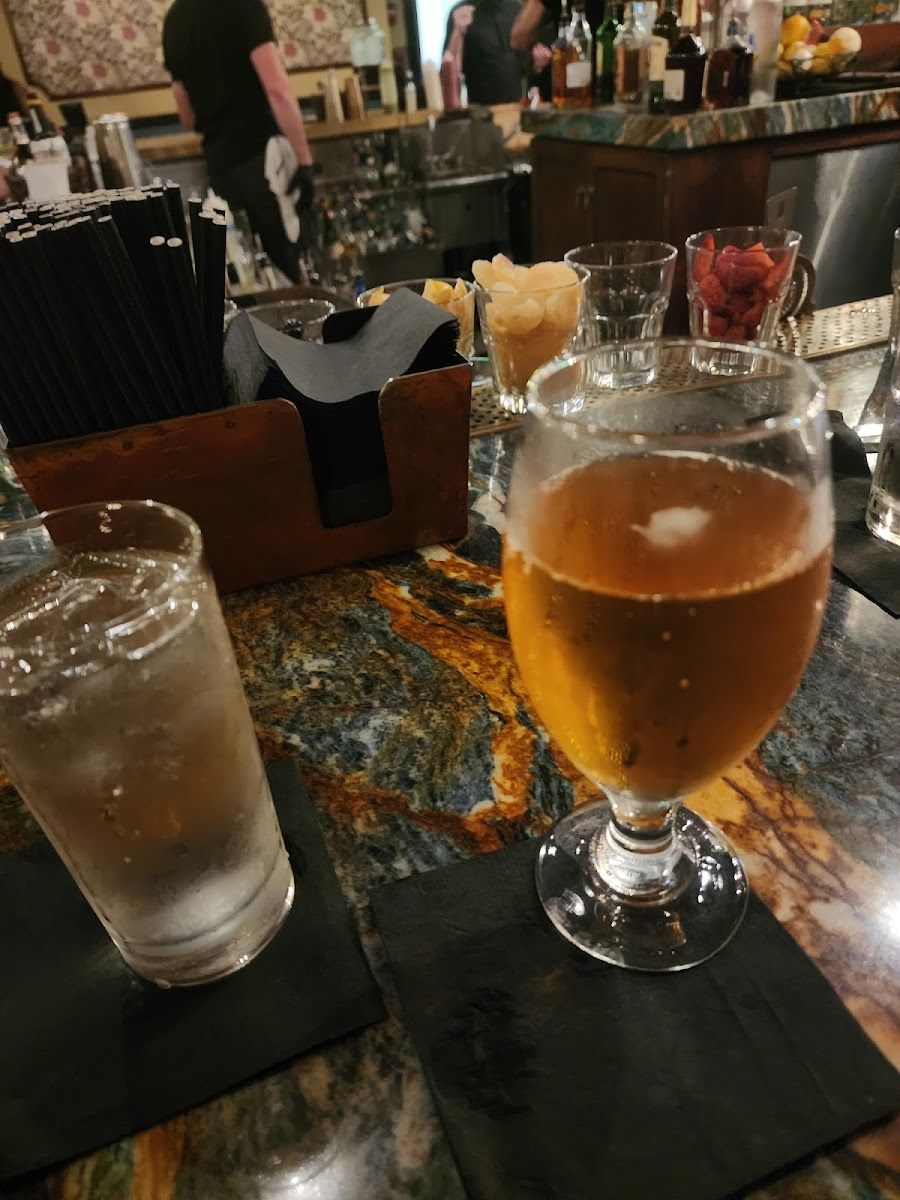 Bar Jackalope bar service