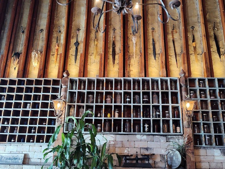 Melrose Umbrella Company bar service