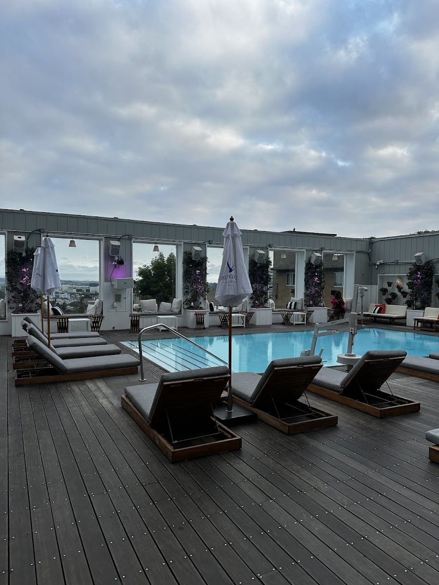 Skybar at Mondrian cocktail at the bar