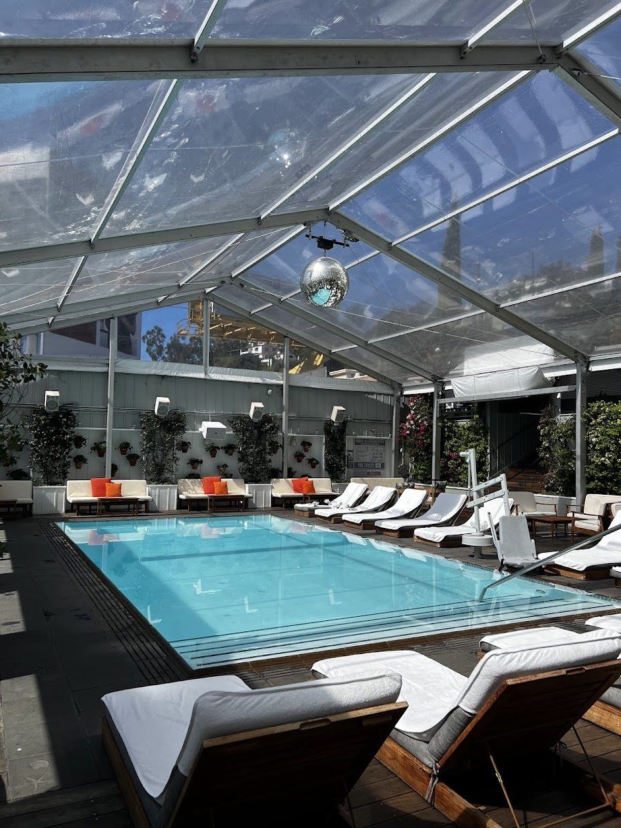 Skybar at Mondrian bar service